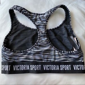 NWT Victoria Secret Sports Bra Medium